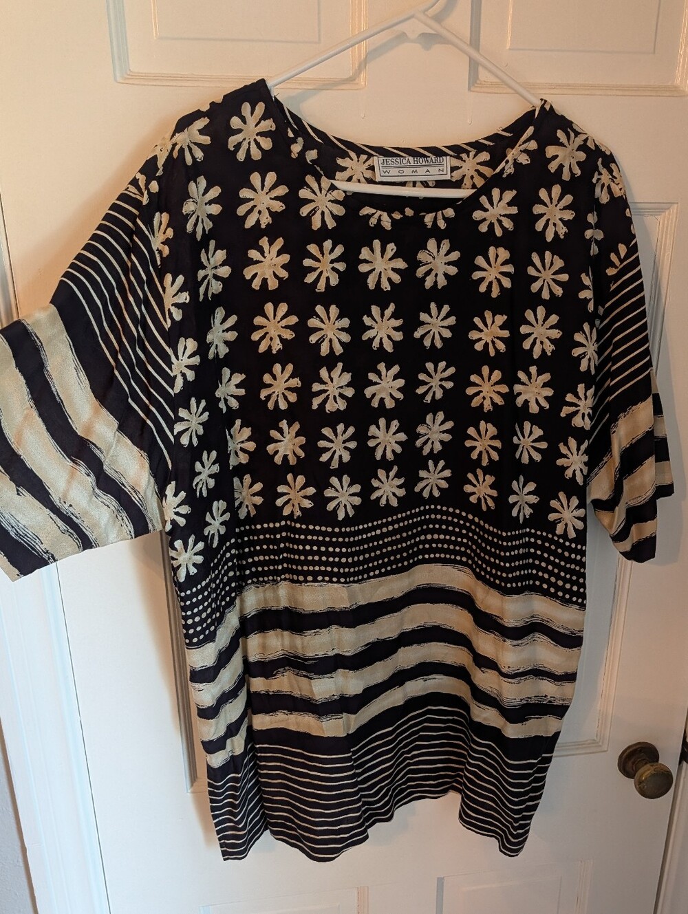 Vtg Jessica Howard Black & Cream Floral-Stripe Tunic Top